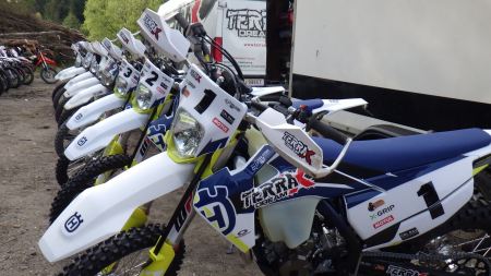 Bereits seit zwei Jahrzehnten ist Terra X-Dream Partner für Offroad-Trainings, Touren, Rennveranstaltungen sowie Motorrad- und Zubehörhandel inklusive Servicewerkstatt.