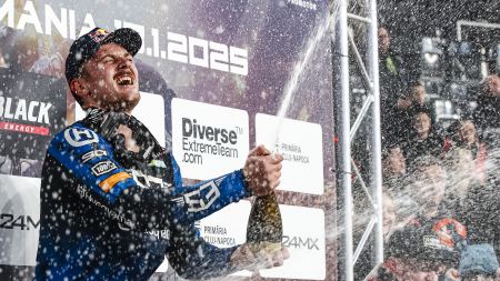 Husqvarna: Billy Bolt dominiert das SuperEnduro Rumänien