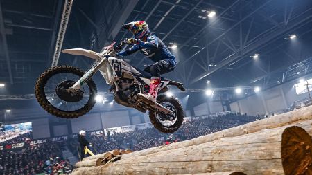 Der Husqvarna Factory Racing-Fahrer dominiert mit seiner FE 350 die zweite Runde - unaufhaltsam!