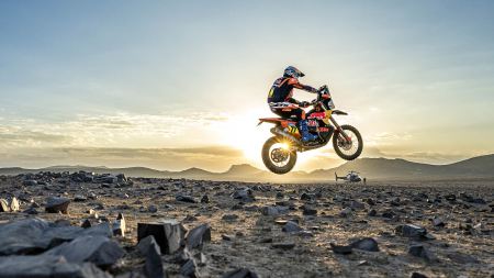Luciano Benavides von Red Bull KTM Factory Racing zeigte auf der sechsten Etappe der Rallye Dakar 2025 eine starke Leistung. 