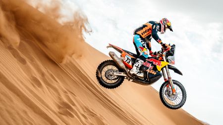 Edgar Canet von Red Bull KTM Factory Racing stellte auf der 10. Etappe der Rallye Dakar 2025 sein Können und seine Beständigkeit unter Beweis.
