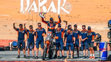 Sensationell - unser Tobias Ebster holt zwischen den ganzen Werksmotorrädern auf der letzten Etappe einen P3 Podestplatz - insgesamt macht das einen P9 Overall und einen P2 in der Rally2 Klasse!