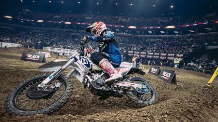 Der Husqvarna Factory Racing Fahrer hat nun zwei Runden vor Schluss 85 Punkte Vorsprung in der Meisterschaft und dominiert die Serie wie kein anderer.