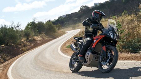 KTM bietet allen Neukunden und leidenschaftlichen „Orange Bleedern“ sorgenfreies Fahren, dank der erweiterten Garantie. 