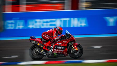 Marc Márquez, der in beiden Sessions der schnellste Fahrer war, stellte mit einer Rundenzeit von 1:37,295 Minuten einen neuen Rundenrekord auf der Strecke auf.