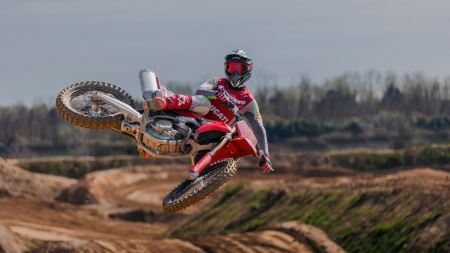Das von Tony Cairoli und Alessandro Lupino im Rennsport entwickelte Motorrad ist endlich erhältlich!