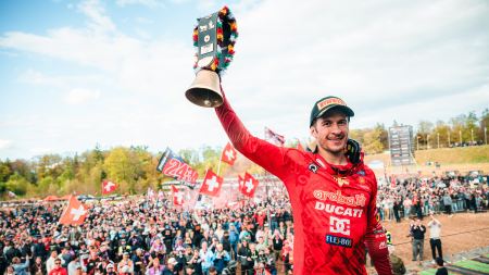 Der Schweizer holt mit der Desmo450 MX den dritten Platz bei seinem Heim-Grand-Prix.