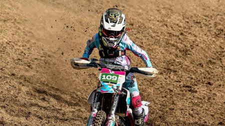 Dieses Wochenende geht es endlich los: Im ungarischen Tamási startet der erste von drei spannenden Läufen des MiniEnduro Europacups. 