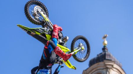 Die NIGHT of the JUMPs, die spektakulärste Freestyle MX-Sportserie der Welt, feiert 2025 ihre Jubiläumssaison!