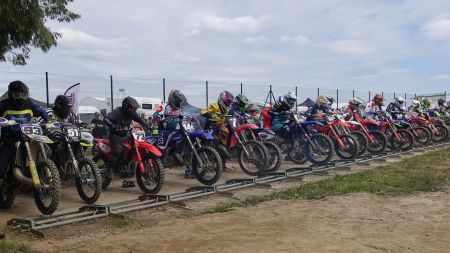 Auf einer perfekt vorbereiteten Motocross-Rennstrecke sorgten mehr als 200 (!) Fahrer für einen spannenden Renntag des Waldviertel Motocross Cups in Schrems.