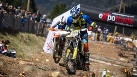 Am 17. und 18. Mai 2025 heulen die Motoren wieder – schon bald werden sich die Racer*innen im Rahmen der Enduro Trophy im Offroad Bike Track des Red Bull Ring packende Duelle liefern und erneut zeigen, was in ihnen steckt! 