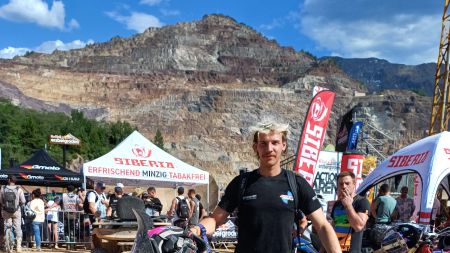 Auch Big Bikes Rider werden am Red Bull Erzbergrodeo glücklich - wie Maxi, der von Hard Enduro in die 2 Zylinder Klasse gewechselt ist und dort echt happy ist.