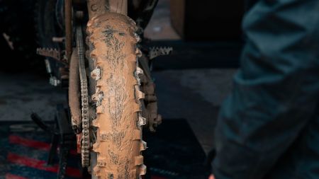 Mitas bietet wie jedes Jahr den idealen Reifen für das Red Bull Erzbergrodeo - mit Reifenservice natürlich.