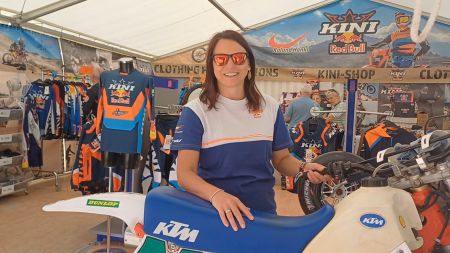 Zwei Generationen und ein halbes Jahrhundert aktiver Rennsport, sowie zahllose nationale und internationale Erfolge - somit ist Kini ein Fixpunkt am Red Bull Erzbergrodeo!