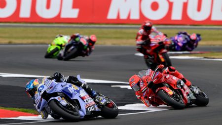 In der "Cathedral of Speed" nehmen 20 Königsklässler einen weiteren Anlauf, das Superduo Marc und Álex Márquez zu knacken.
