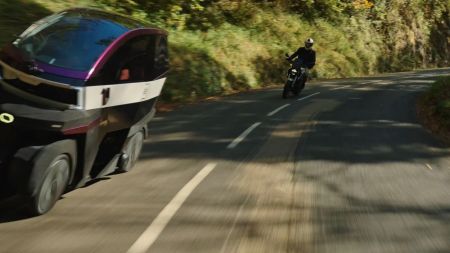 Die Agilität eines 2-Rades und die Sicherheit eines Autos in einem Fahrzeug vereint? Das verspricht zumindest AE-MOTION.