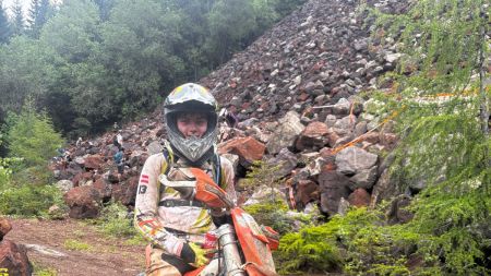 Mit 15 Jahren qualifiziert sich Fabian Bachler für das Rennen am Sonntag und fährt immerhin bis CP 10!