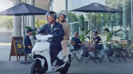 Der neue E-Scooter CUV e: ist nach dem 2023er EM1 e: das zweite Elektro-Zweirad in Europa – mit mehr Reichweite, Leistung und reichlich Ausstattung.