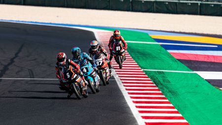 Kaum war das Rookies Cup Finale vorbei, stand Leo schon wieder am Start – diesmal in der Moto3 Junioren-WM. 