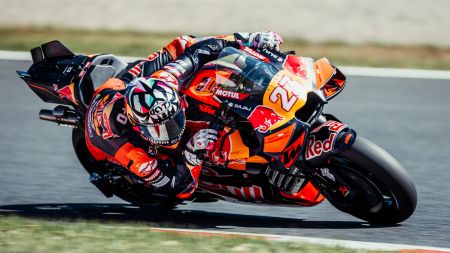 Enea Bastianini war mit Platz 11 der bestplatzierte Fahrer, Brad Binder belegte Platz 12 und Pedro Acosta fuhr in der ersten Hälfte der 24 Runden auf Podiumsplatz. 