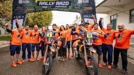 Daniel Sanders vom Red Bull KTM Factory Racing Team hat sich mit einem souveränen Sieg bei der vierten Runde, der Rally Raid Portugal, den Titel in der FIM Rallye-Raid-Weltmeisterschaft 2025 gesichert.