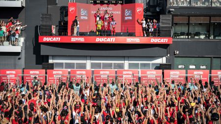 Im Jahr 2026 feiert Ducati sein 100-jähriges Jubiläum. Seit 1926 hat der Motorradhersteller aus Bologna das Label "Made in Italy" in ein weltweites Symbol für Spitzenleistung verwandelt.