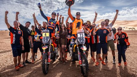 Daniel Sanders vom Red Bull KTM Factory Racing Team hat bei der letzten Runde der FIM Rallye-Raid-Weltmeisterschaft 2025 in Marokko den zweiten Platz in der Gesamtwertung belegt und damit seine Weltmeister-Saison erfolgreich abgeschlossen.