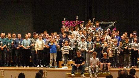 Die Jahressiegerehrung fand am 15. November in der Stadthalle Schrems statt, wo Fahrer und Fans gemeinsam mit den Veranstaltern und Ehrengästen feierten.