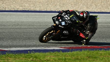 Oliver Grünberger ist Verkaufsleiter bei Bridgestone Motorradreifen und weiß wovon er spricht - denn er trägt selbst die Leidenschaft für aktiven Motorsport in sich.