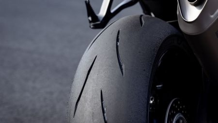 Mit dem Start ins neue Jahr richtet Bridgestone seinen Fokus im Motorradsegment auf die kommende Saison und setzt dabei seine Präsenz auf führenden Branchenveranstaltungen fort.