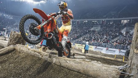 Manuel Lettenbichler und Josep Garcia vom Red Bull KTM Factory Racing Team starteten mit starken Leistungen in die FIM SuperEnduro-Weltmeisterschaft 2026 bei der ersten Runde in Gliwice, Polen.