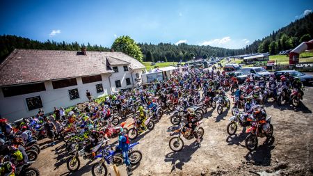 Mountain Enduro-Rohr im Gebirge