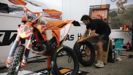 Die historische hundertste Ausgabe der 6DAYS® FIM Enduro of Nations findet vom 12. bis 17. Oktober in Grândola, Portugal, statt. KTM bietet Privatfahrern für dieses mit Spannung erwartete Jubiläumsevent umfassende Rennunterstützung an.