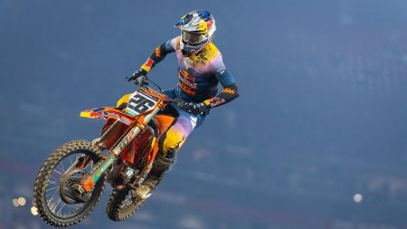 Mit einem Platz unter den Top 5 erzielte Jorge Prado vom Red Bull KTM Factory Racing Team eine weitere beeindruckende Leistung beim fünften Lauf der AMA Supercross-Meisterschaft 2026 in Glendale.