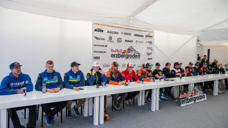 SPEEDWEEK hat außerdem erfahren: Das Preisgeld von 100.000 USD ist garantiert und zunächst von Erzbergrodeo und Romaniacs finanziert. Parallel laufen Gespräche mit Industriepartnern, die das Potenzial haben, es sogar zu erhöhen. Mehr Geld für die Top-10? Das würde den Sport definitiv attraktiver machen.