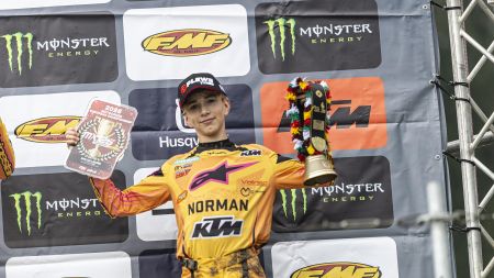 Moritz Ernecker auch bei der 125ccm-EM in der Schweiz am Podium - Bruder Maximilian fuhr in der 250er Klasse auf Rang 17 in Lauf 1.