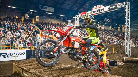 Die FIM SuperEnduro WM geht allmählich in das Finale und der junge Steirer Luca Kropitsch bietet auf seiner Braumandl-KTM der internationalen Konkurrenz bei jedem WM-Event souverän die Stirn.