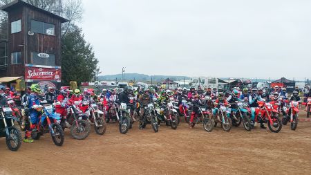 Was für ein Saisonstart - der MSC Schrems bot mit seinem Cross Country Race ein würdiges Rennen und war berechtigt in kurzer Zeit ausverkauft.