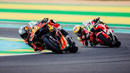 Die MotoGP kehrte nach mehr als zwei Jahrzehnten zum zweiten Lauf der Weltmeisterschaft 2026 nach Brasilien zurück - Red Bull KTM Factory Racing erzielte beim Sprint auf dem renovierten Ayrton Senna International Circuit in Goiânia mit Platz 9 das beste Ergebnis.