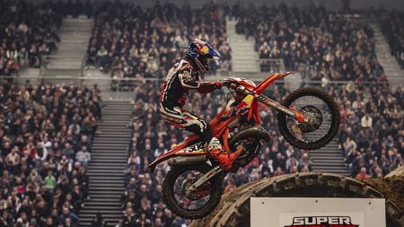 Manuel Lettenbichler vom Red Bull KTM Factory Racing Team beendete seine Saison 2026 in der FIM SuperEnduro-Weltmeisterschaft mit einer starken Leistung beim Finale in Douai, Frankreich.