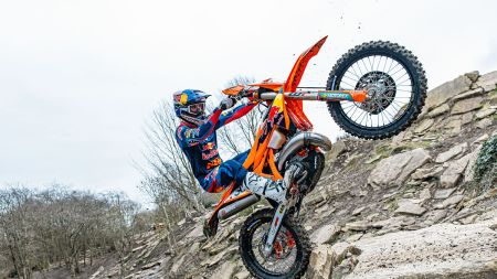 Red Bull KTM Factory Racing geht mit dem amtierenden Weltmeister Manuel Lettenbichler in die FIM-Hard-Enduro-Weltmeisterschaft 2026, wobei der Deutsche seine Dominanz in der aus neun Rennen bestehenden Serie weiter ausbauen will.