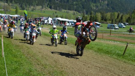 Am vergangenen Wochenende war ENDURO4KIDS zu Gast bei Toml Pirolts „Hells-Ride“ im wunderschönen Metnitztal in Oberhof.