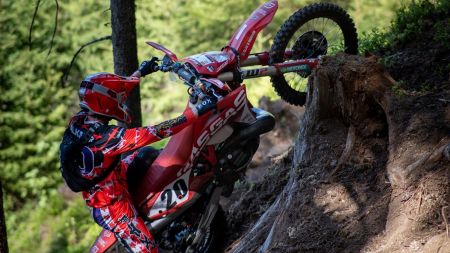 Bei der Premiere des „Hell`s Ride“ in Oberhof zeigte der Salzburger Ausnahmeathlet Michael Walkner eine Leistung der Extraklasse und sicherte sich nicht nur den Tagessieg, sondern auch wichtige Punkte für das neue Hard Enduro World Ranking.