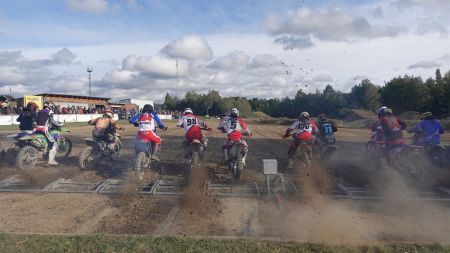 Am 7. Juni findet der Waldviertel Motocross Cup in Schrems (NÖ) statt. Der MSC Schrems veranstaltet diesen W4-Cup-Renntag und freut sich auf viele Fahrer und Besucher.