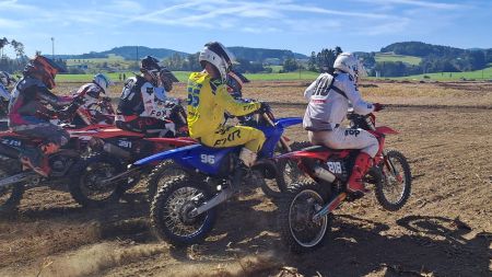 Zwei sehr bekannte Rennserien an einem Wochenende bringen zahlreiche Hobby-, Amateur und Meisterschaftsfahrer in Behamberg an den Start. 