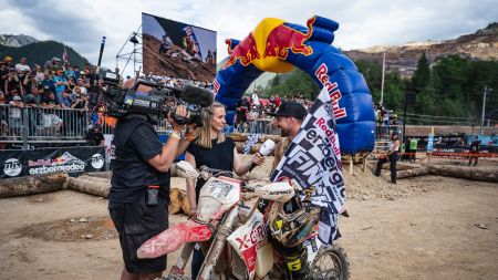 Das X-GRIP GASGAS Racing Team mit dem Österreicher Dieter Rudolf feierte beim legendären Red Bull Erzbergrodeo seine bisher stärkste Teamleistung und erreichte bei der 2026er Jubiläumsausgabe des weltweit härtesten Hard-Enduro-Rennens einen beeindruckenden Dreifach-Finish.