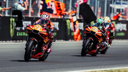 Enea Bastianini sicherte sich heute im sonnigen Brünn den 7. Platz für Red Bull KTM Tech3, nachdem er zehn Positionen gutgemacht hatte.