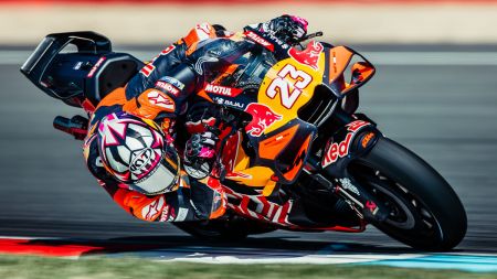 Der neunte Lauf der MotoGP-Weltmeisterschaft 2026 fand auf den 14 fließenden Kurven des Autodrom Brno statt, und Enea Bastianini fuhr mit seiner Red Bull KTM zum vierten Mal in dieser Saison unter die Top Ten.