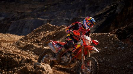 Das Red Bull Erzbergrodeo Teilnehmerfeld ging am heutigen Samstag in den zweiten und entscheidenden Prologtag, der den Startern eine perfekt vorbereitete Strecke servierte.