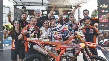 Josep Garcia und Andrea Verona vom Red Bull KTM Factory Racing Team setzten ihre beeindruckende Saison in der FIM EnduroGP-Weltmeisterschaft 2026 beim vierten Lauf in Fafe, Portugal, fort.